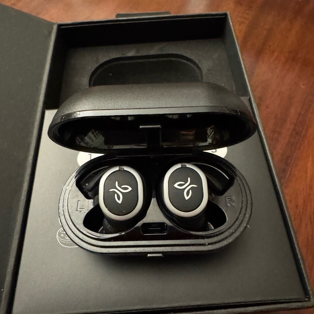 JayBird BlueBuds X Sport Bluetooth Earbuds in Black